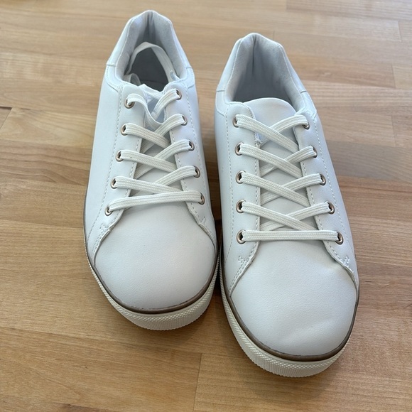 EVANS Women's Extra Wide Fit Metallic Stripe Sneaker new - Picture 5 of 8